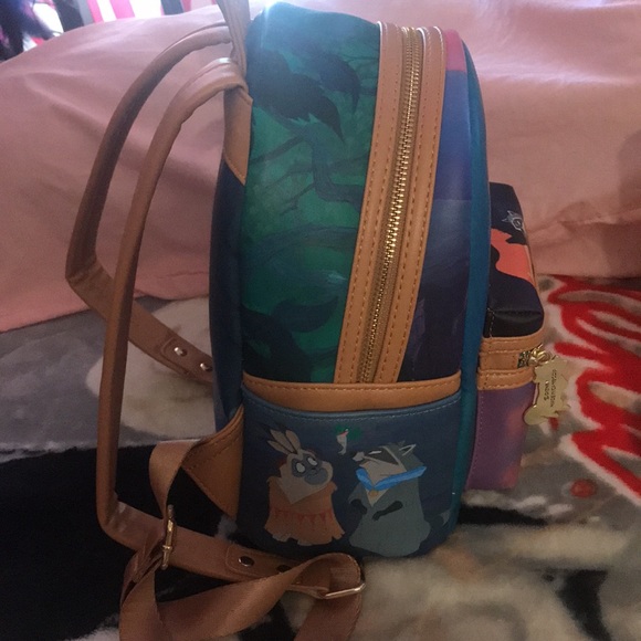 Loungefly Pocahontas backpack and wallet - Picture 4 of 7